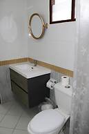 Cafe Nana Hotel & Bar