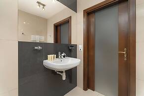 Apartment With Sauna and Pool by Renters