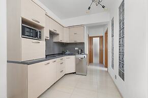 Apartment With Mountain View by Renters