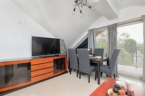 Apartment With Mountain View by Renters