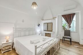 Cozy Courtyard Retreat in Salento