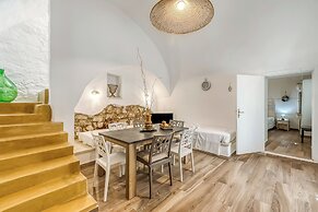 Cozy Courtyard Retreat in Salento