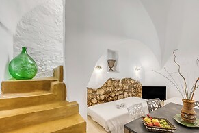 Cozy Courtyard Retreat in Salento