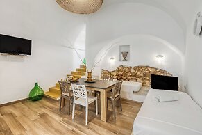 Cozy Courtyard Retreat in Salento