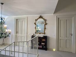 Le Petit Palais Naples