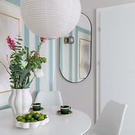 Holt s Sublime Minty Fresh 1BR on the Park