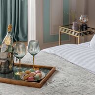 Holt s Sublime Minty Fresh 1BR on the Park