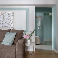 Holt s Sublime Minty Fresh 1BR on the Park