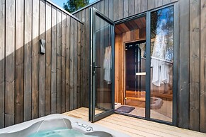 Fawns Keep - Hot Tub and Sauna Retreat