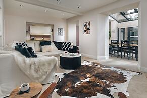 Rosemount Lake District Townhouse With Hot Tub