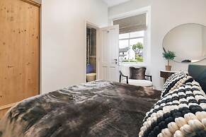 Rosemount Lake District Townhouse With Hot Tub