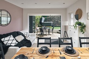 Rosemount Lake District Townhouse With Hot Tub