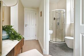 Rosemount Lake District Townhouse With Hot Tub