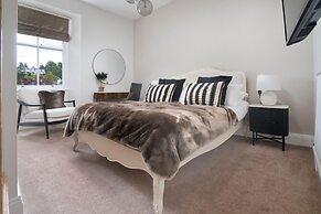 Rosemount Lake District Townhouse With Hot Tub