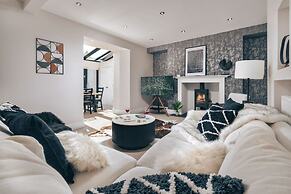 Rosemount Lake District Townhouse With Hot Tub