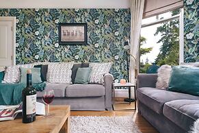 Rosemount Lake District Townhouse With Hot Tub