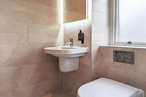 Rosemount Lake District Townhouse With Hot Tub