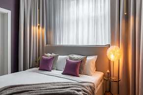 Holt - Flowers in Wonderland