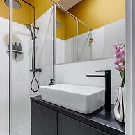 Holt - Flowers in Wonderland