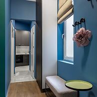 Holt - Flowers in Wonderland