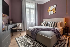 Holt - Flowers in Wonderland