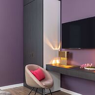 Holt - Flowers in Wonderland