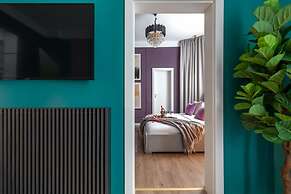 Holt - Flowers in Wonderland