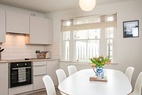 Central Quiet 2 Bedroom Townhouse With Office