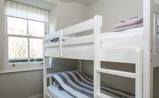 Central Quiet 2 Bedroom Townhouse With Office