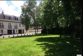 Central Quiet 2 Bedroom Townhouse With Office