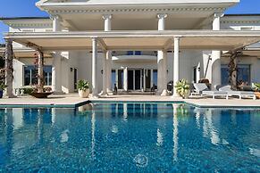 The Bay Crest Manor Views Pool Beach