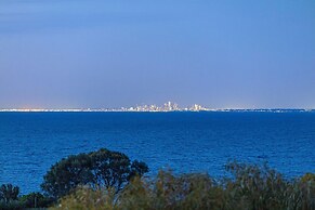 The Bay Crest Manor Views Pool Beach