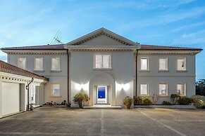 The Bay Crest Manor Views Pool Beach