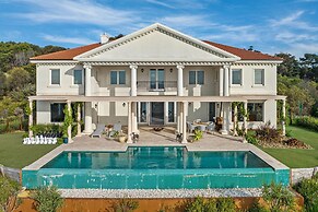 The Bay Crest Manor Views Pool Beach