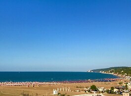 B&B MARINA SLEEP AND SHIP