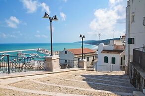 B&B MARINA SLEEP AND SHIP