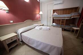 B&B MARINA SLEEP AND SHIP