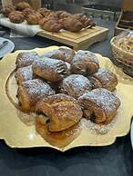 B&B MARINA SLEEP AND SHIP