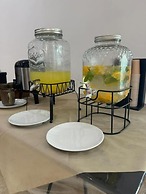 B&B MARINA SLEEP AND SHIP