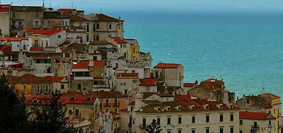 B&B MARINA SLEEP AND SHIP