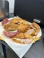 B&B MARINA SLEEP AND SHIP