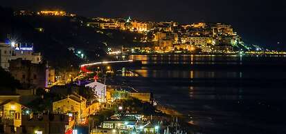 B&B MARINA SLEEP AND SHIP