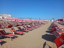 B&B MARINA SLEEP AND SHIP