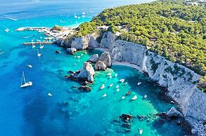 B&B MARINA SLEEP AND SHIP