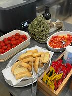 B&B MARINA SLEEP AND SHIP