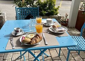 B&B MARINA SLEEP AND SHIP