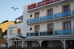 B&B MARINA SLEEP AND SHIP