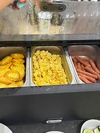 B&B MARINA SLEEP AND SHIP