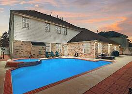 ELUX with heated pool spa