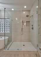 ELUX with heated pool spa